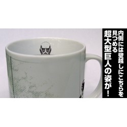 Mug - L'attaque des titans - Titan Colossal + Boîte Cadeau